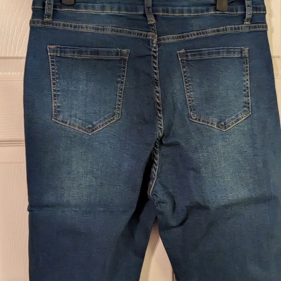 Jeans skinny leg fit good amount of stretch - Picture 5 of 5